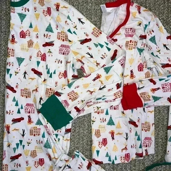CHRISTMAS MATCHING FAMILY PJS - Picture 2 of 9